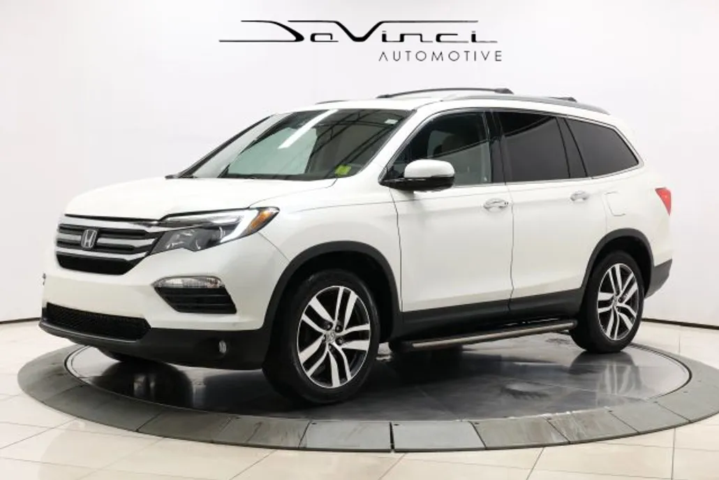 2017 Honda Pilot Touring Sport photo 1
