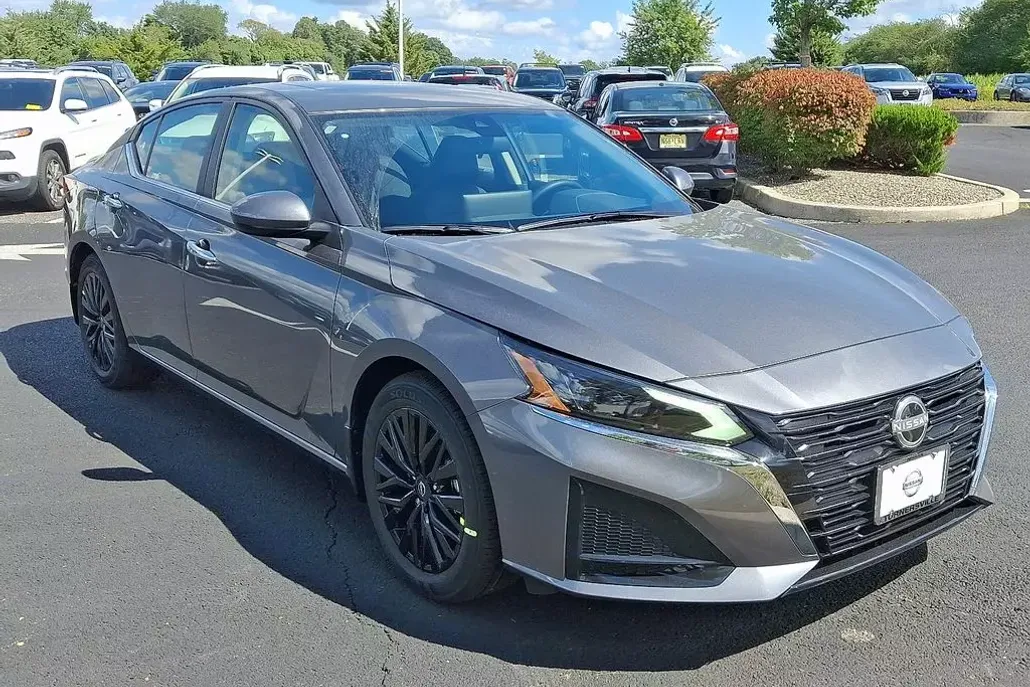 2025 Nissan Altima 2.5 SV photo 1