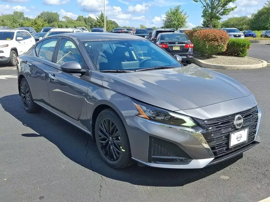2025 Nissan Altima 2.5 SV photo 1