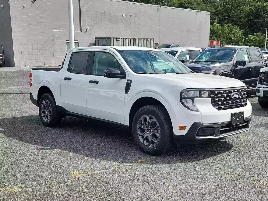 2025 Ford Maverick XLT photo 1