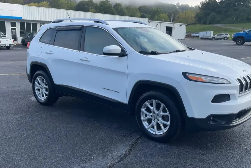 2018 Jeep Cherokee Latitude photo 1