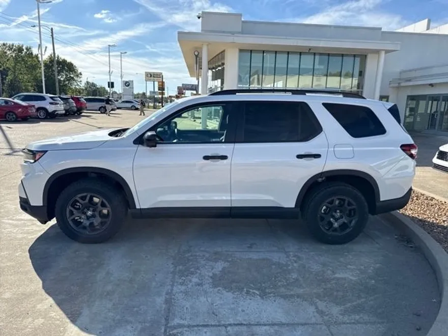 2025 Honda Pilot TrailSport photo 1
