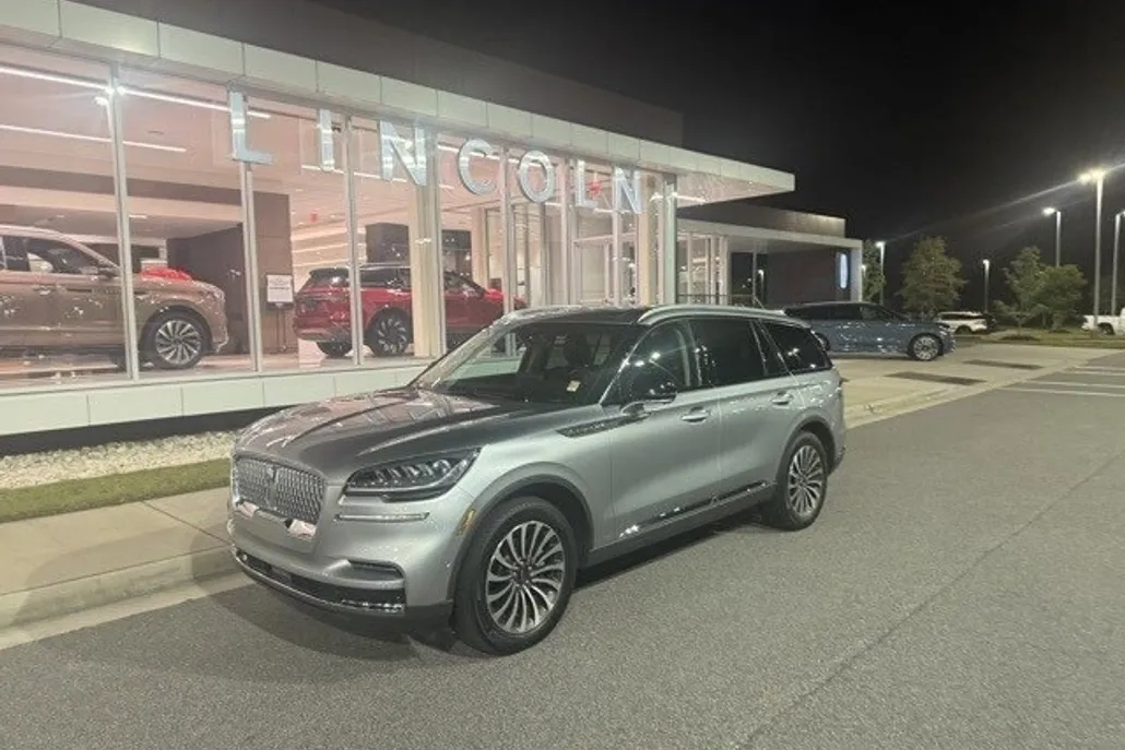 2023 Lincoln Aviator Reserve photo 1