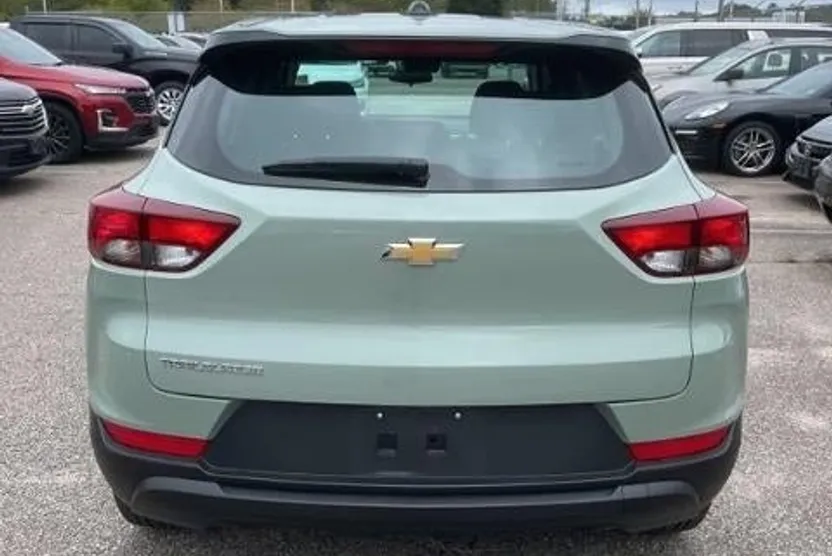 2025 Chevrolet Trailblazer LS photo 1