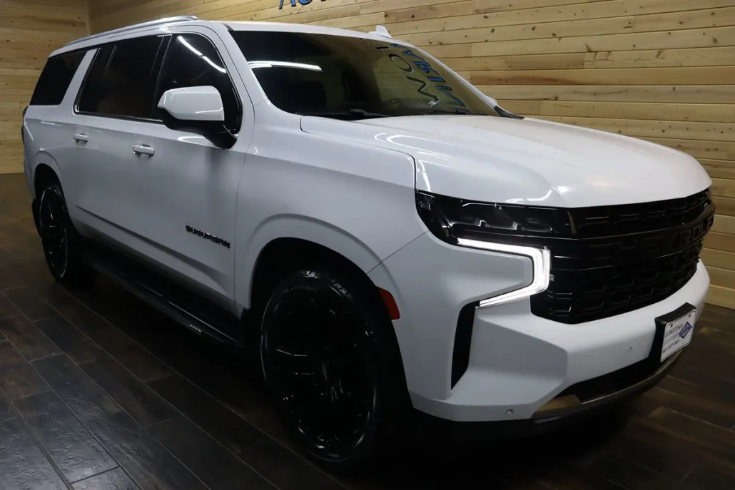 2023 Chevrolet Suburban LS photo 1