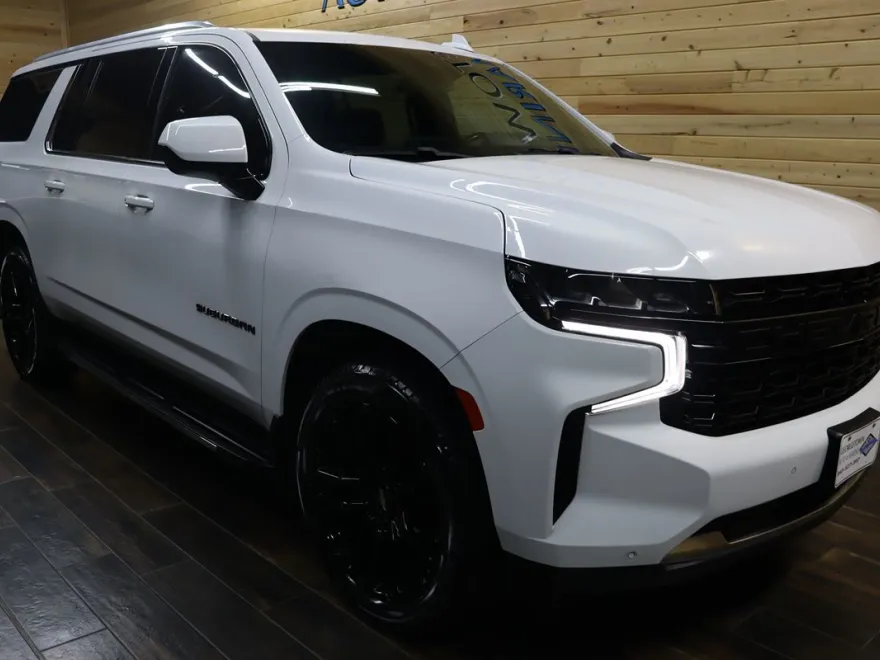 2023 Chevrolet Suburban LS photo 1
