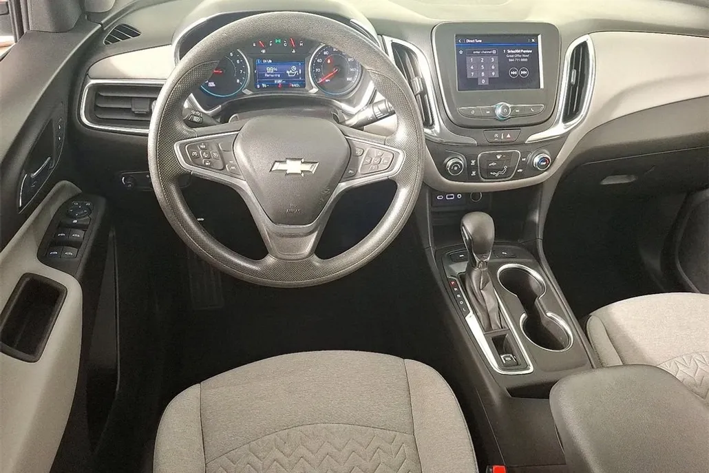 2022 Chevrolet Equinox LT photo 1
