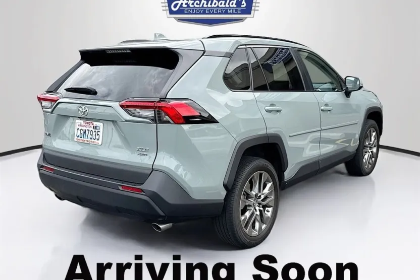 2019 Toyota RAV4 XLE Premium photo 1