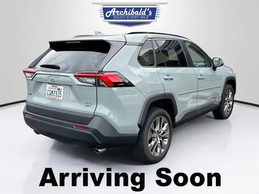 2019 Toyota RAV4 XLE Premium photo 1