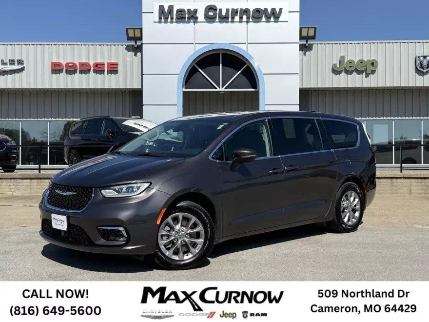 2023 Chrysler Pacifica Touring L photo 1