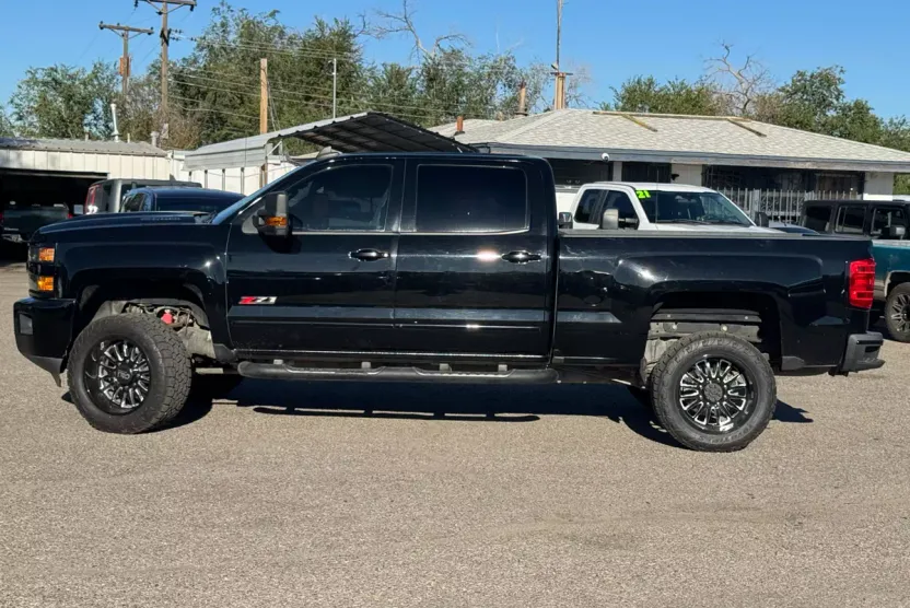 2019 Chevrolet Silverado LTZ photo 1