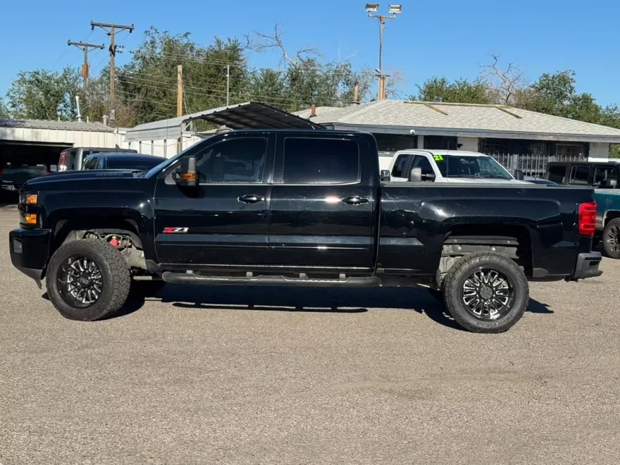 2019 Chevrolet Silverado LTZ photo 1