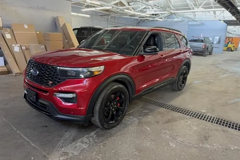 2023 Ford Explorer ST photo 1