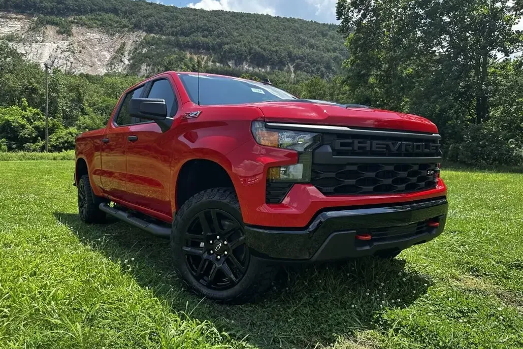 2025 Chevrolet Silverado 1500 Custom Trail Boss photo 1