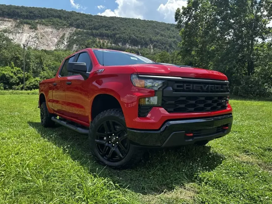 2025 Chevrolet Silverado 1500 Custom Trail Boss photo 1