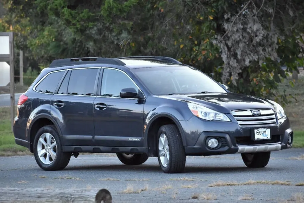 2013 Subaru Outback 2.5i Limited photo 1
