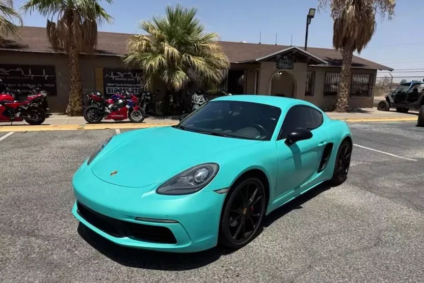 2017 Porsche Cayman photo 1