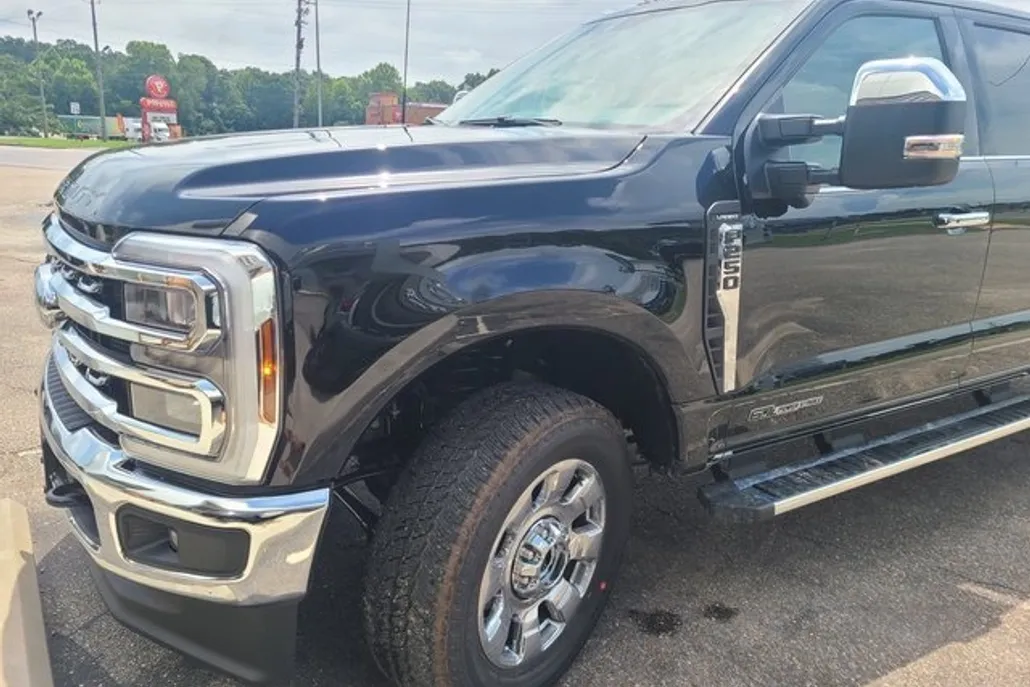 2025 Ford F-250 photo 1