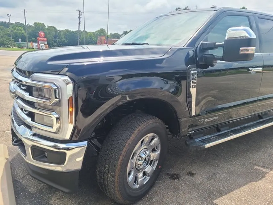 2025 Ford F-250 photo 1