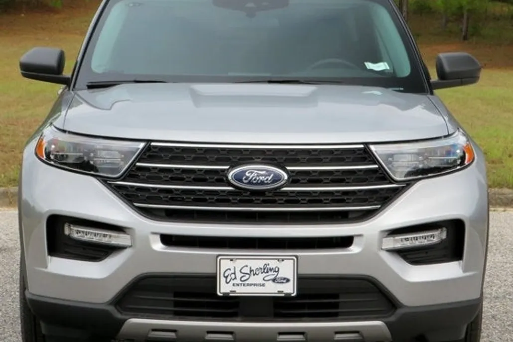2024 Ford Explorer XLT photo 1