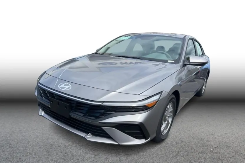 2025 Hyundai Elantra SE photo 1