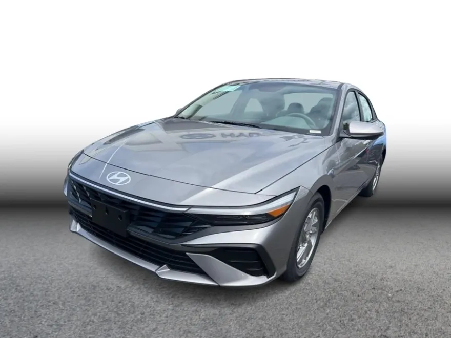 2025 Hyundai Elantra SE photo 1