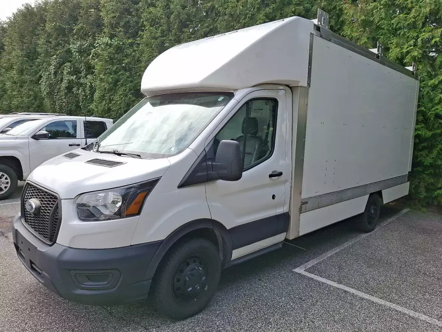 2021 Ford Transit Cutaway photo 1