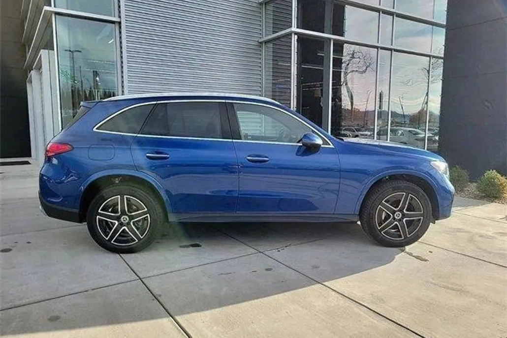 2025 Mercedes Benz GLC 300 photo 1