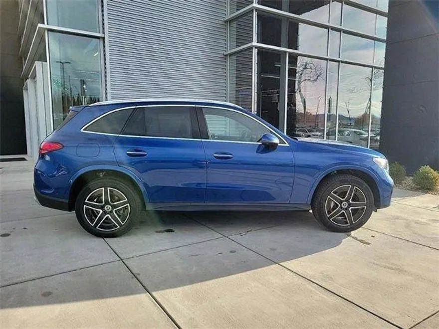 2025 Mercedes Benz GLC 300 photo 1