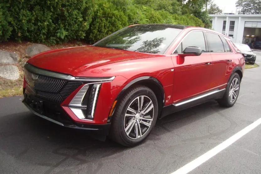 2024 Cadillac Lyriq Luxury photo 1