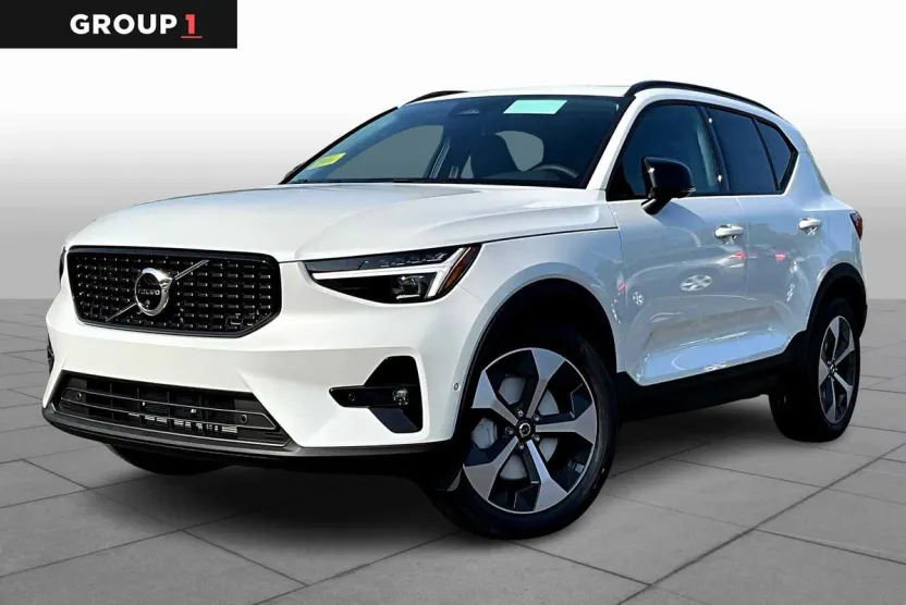 2026 Volvo XC40 Plus photo 1