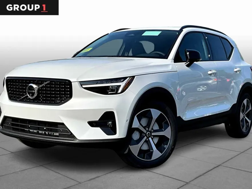 2026 Volvo XC40 Plus photo 1