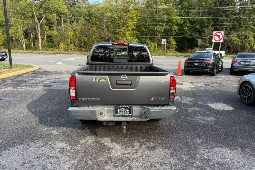 2016 Nissan Frontier Crew Cab SV photo 1