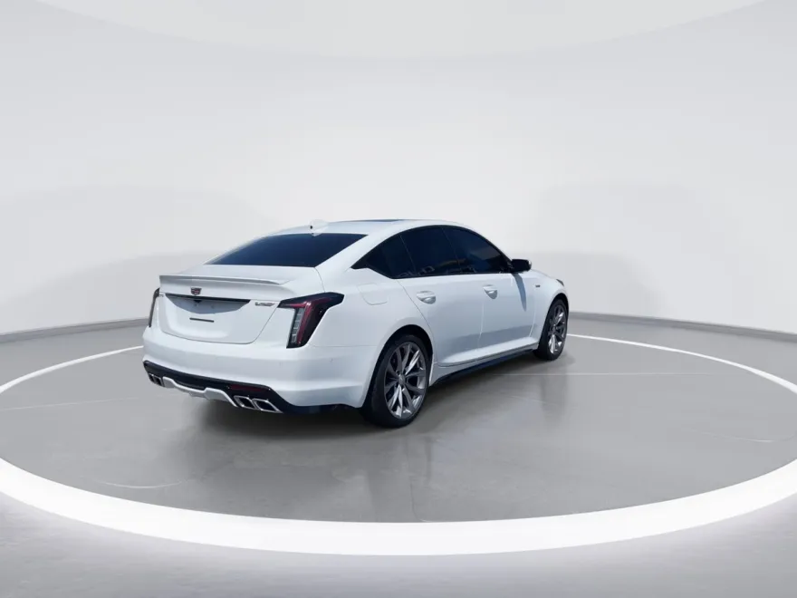 2024 Cadillac CT5 V photo 1