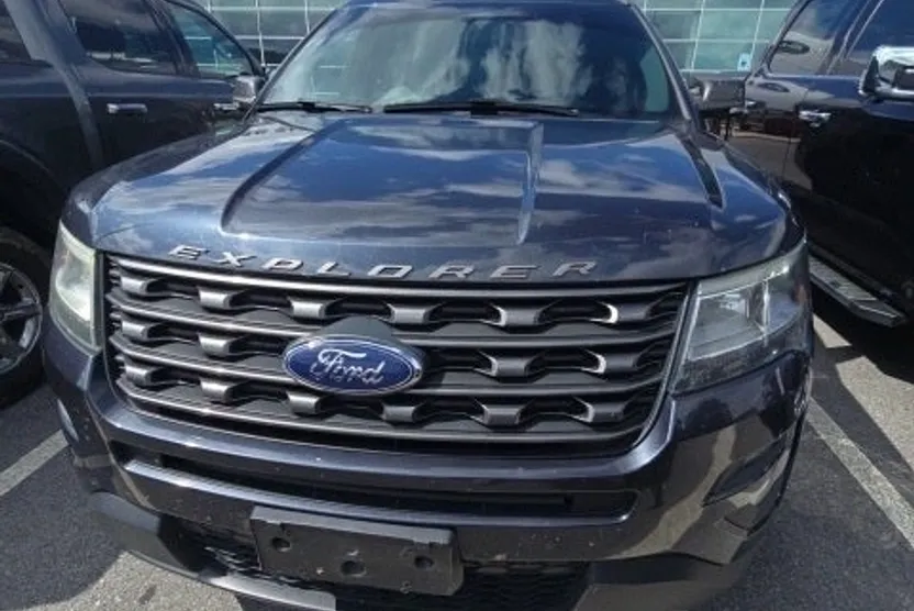 2017 Ford Explorer XLT photo 1