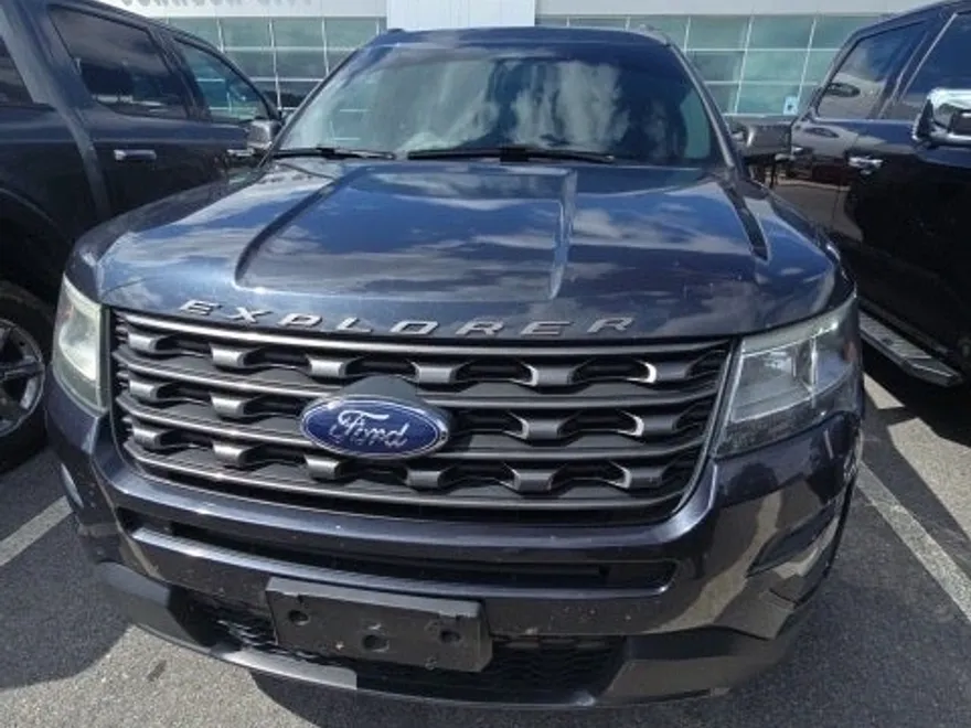 2017 Ford Explorer XLT photo 1