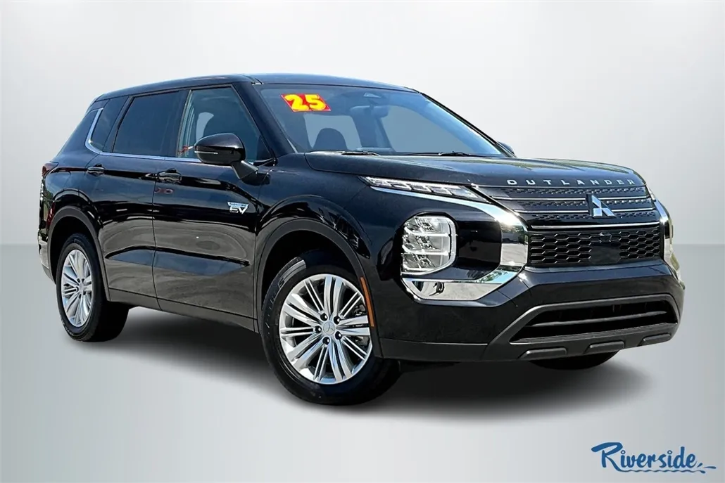 2025 Mitsubishi Outlander ES photo 1