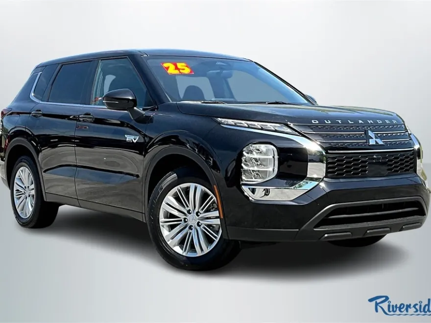 2025 Mitsubishi Outlander ES photo 1