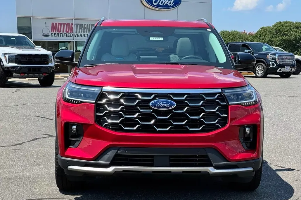 2025 Ford Explorer Platinum photo 1