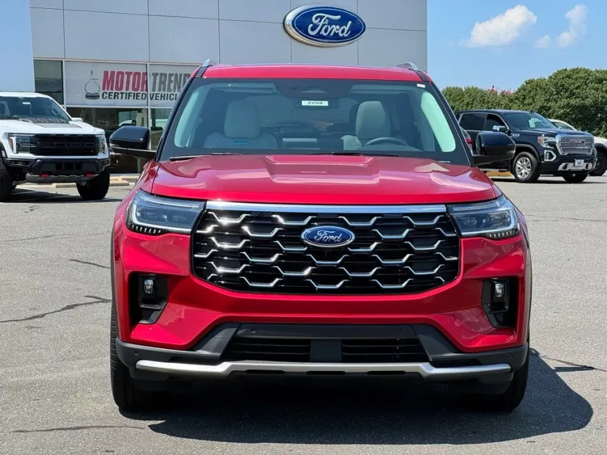 2025 Ford Explorer Platinum photo 1