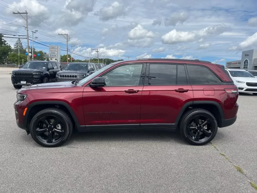 2023 Jeep Grand Cherokee Altitude photo 1