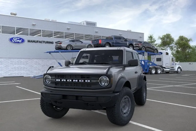 2025 Ford Bronco Base photo 1