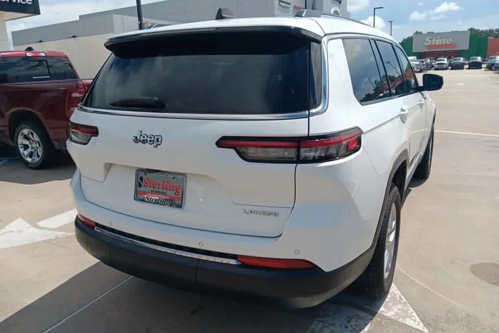 2023 Jeep Grand Cherokee Laredo photo 1