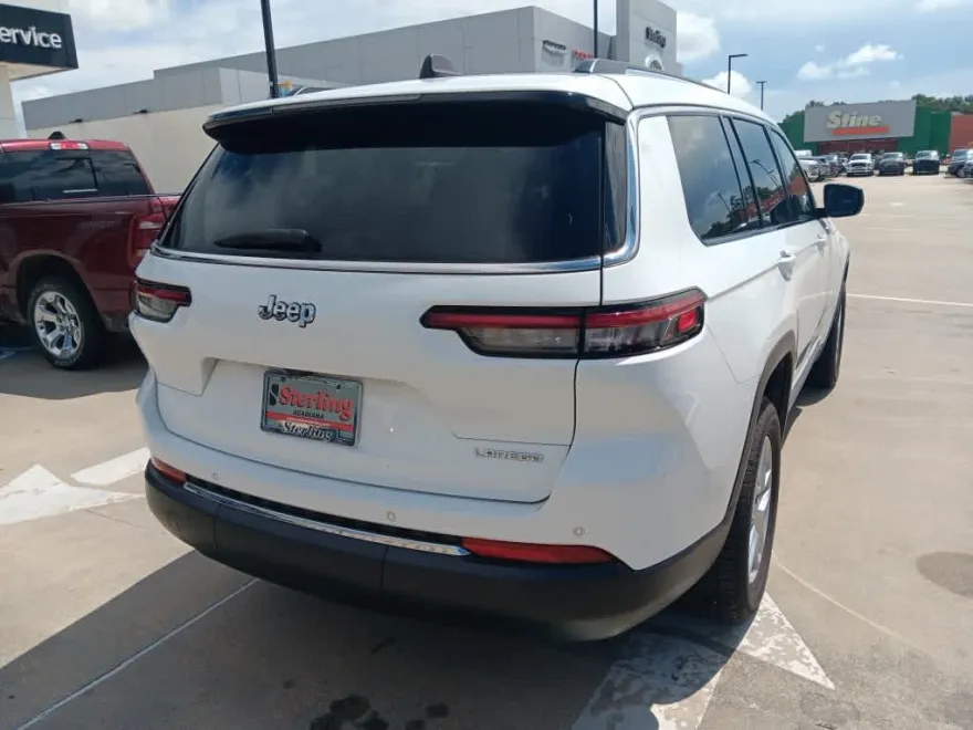 2023 Jeep Grand Cherokee Laredo photo 1
