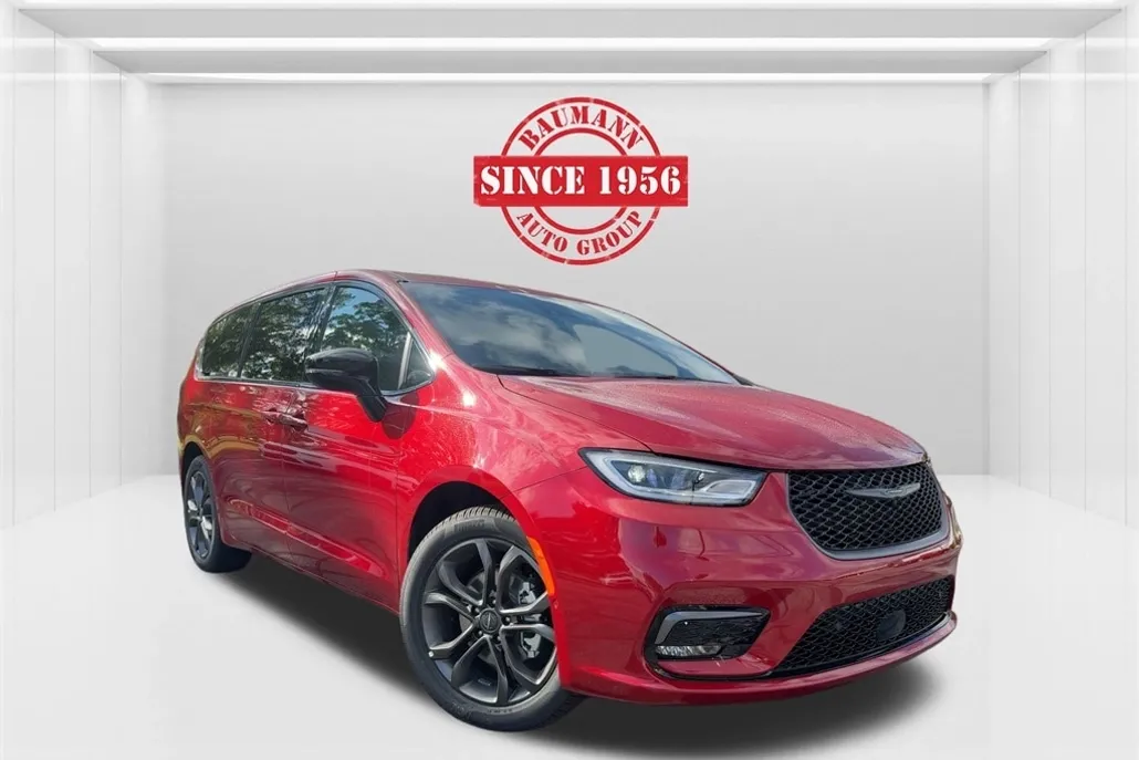 2026 Chrysler Pacifica photo 1