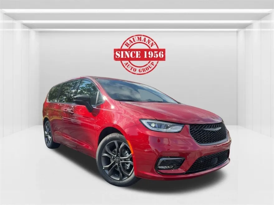 2026 Chrysler Pacifica photo 1
