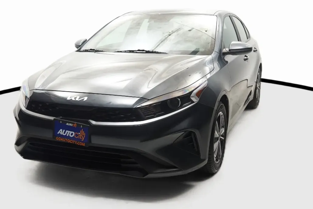 2023 Kia Forte LXS photo 1