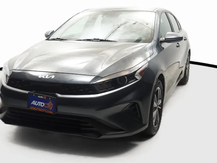 2023 Kia Forte LXS photo 1