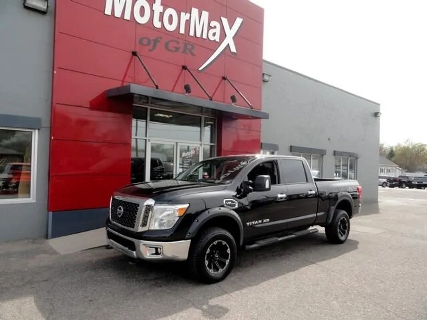2016 Nissan Titan Crew Cab S photo 1