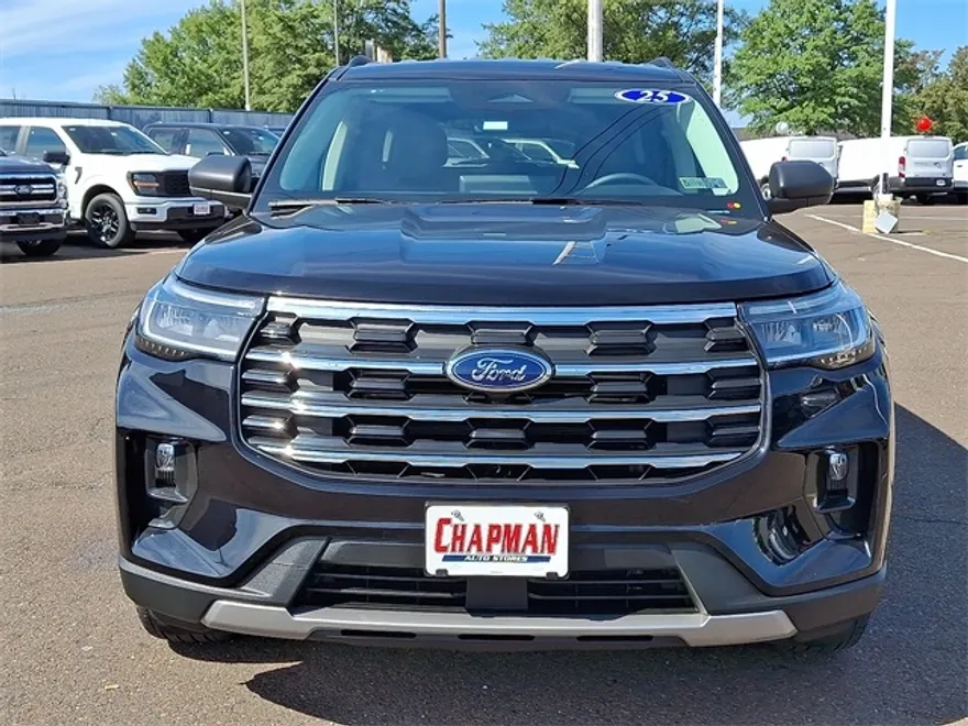 2025 Ford Explorer photo 1
